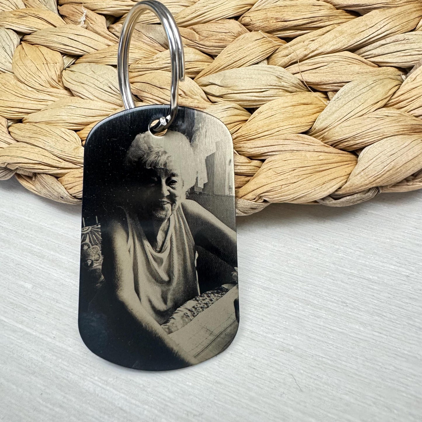Photo Dog Tag Keychain / Custom Photo Gift / Boyfriend Gift / Photo Engraved Personalized Dog Tag Pendant Keychain / Custom Message Keychain